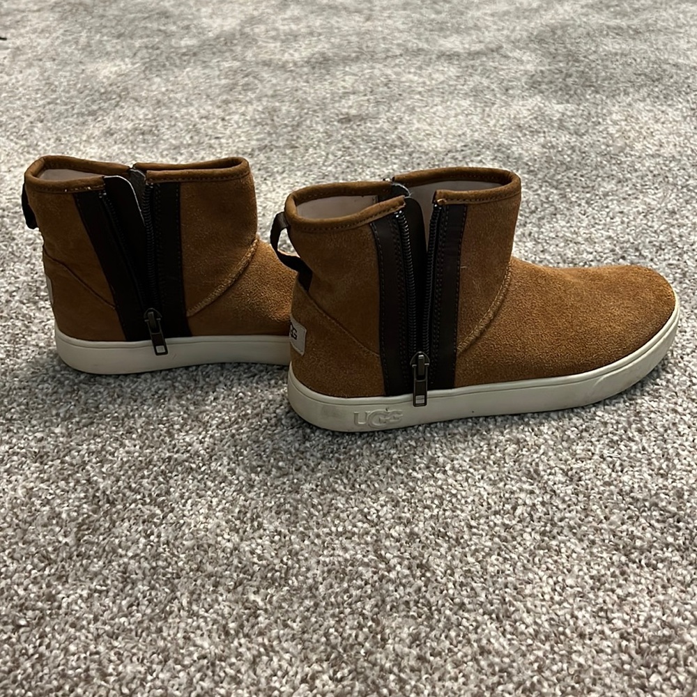 Little boys size 3 UGG Boots like new side zipper